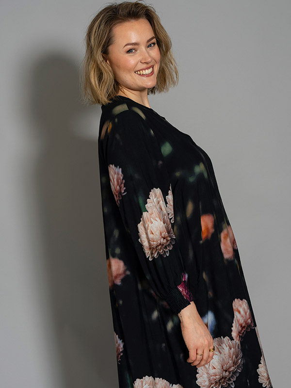 GVALDIS - Plus Size Kjole fra Gozzip