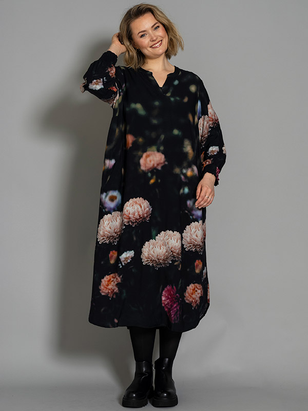 GVALDIS - Plus Size Kjole fra Gozzip