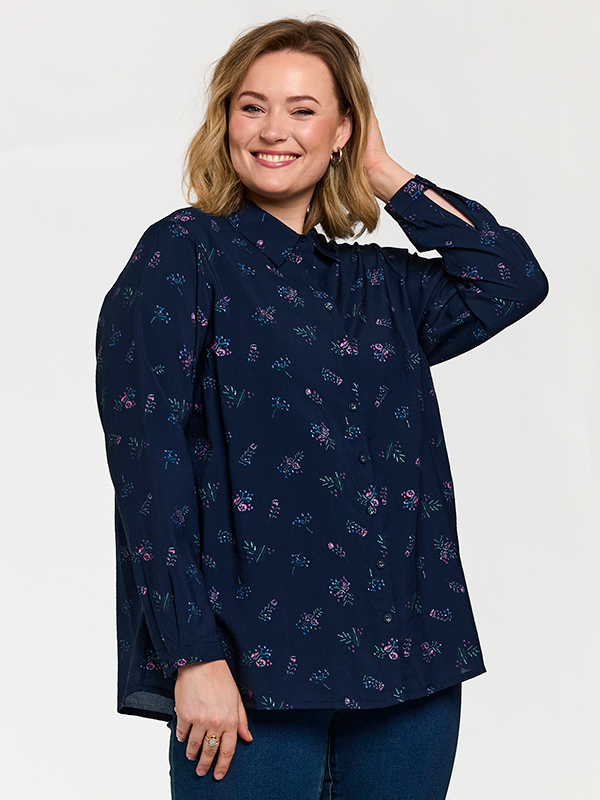GKARINA - Plus Size Skjorte fra Gozzip