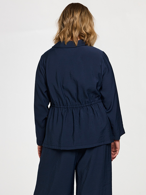 GMELLA - Plus Size Jakke fra Gozzip