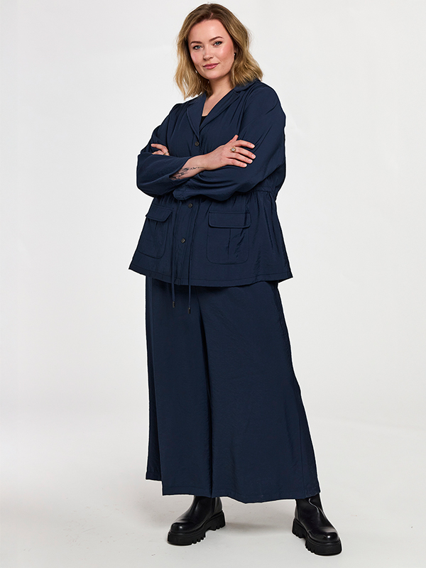 GMELLA - Plus Size Jakke fra Gozzip