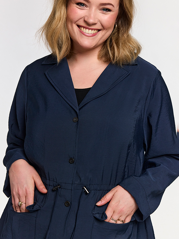 GMELLA - Plus Size Jakke fra Gozzip