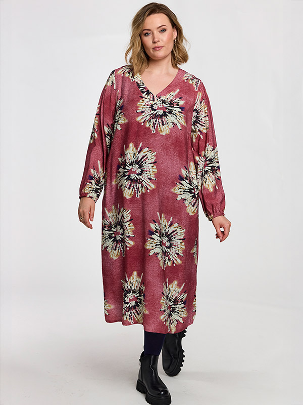 GMALENE - Plus Size Kjole fra Gozzip