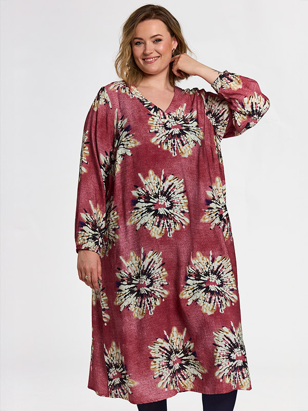 GMALENE - Plus Size Kjole fra Gozzip