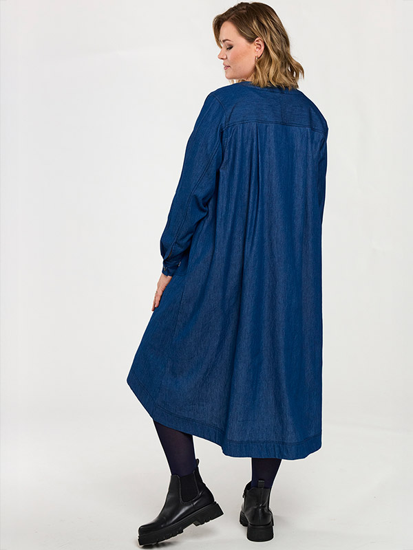 GNELLIE - Plus Size Kjole fra Gozzip