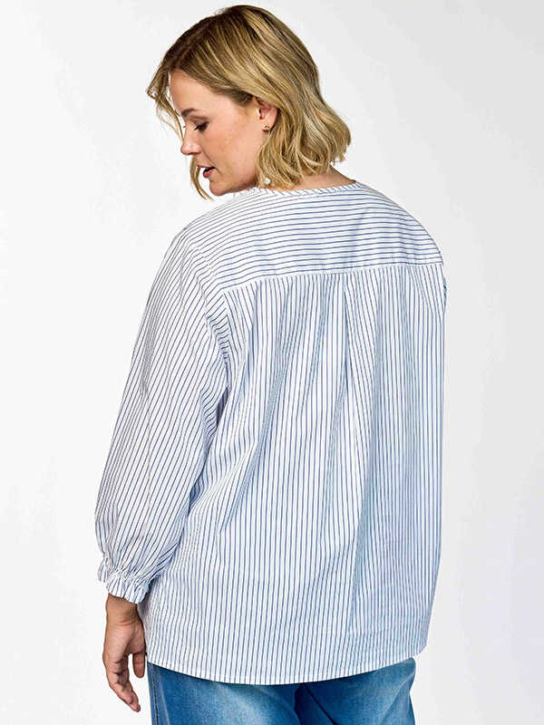 GIBEN - Plus Size Bluse fra Gozzip