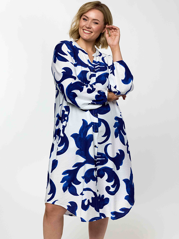 GANJA - Plus Size Kjole fra Gozzip