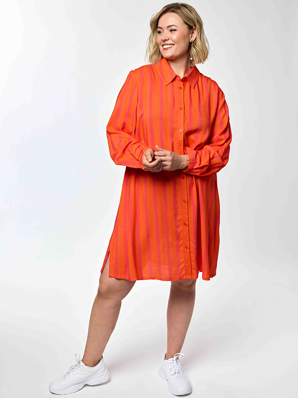 GNATASJA - Plus Size Skjorte fra Gozzip