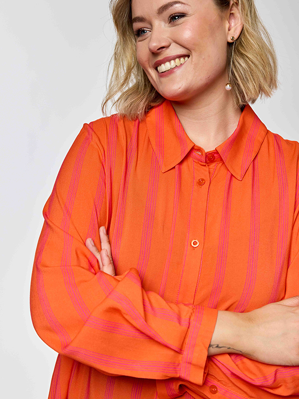 GNATASJA - Plus Size Skjorte fra Gozzip