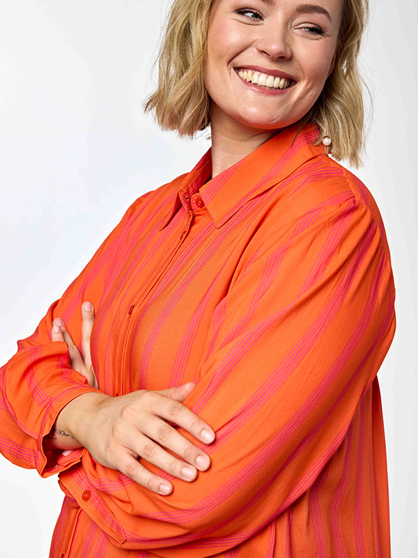 GNATASJA - Plus Size Skjorte fra Gozzip