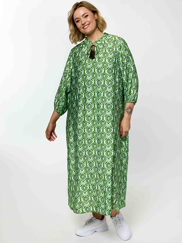 GUNA - Plus Size Kjole fra Gozzip