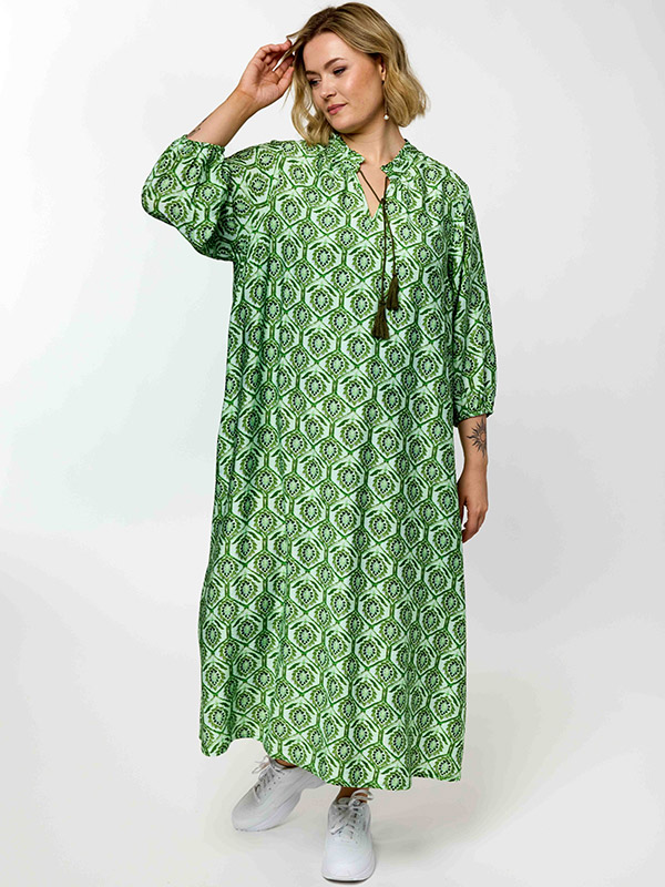 GUNA - Plus Size Kjole fra Gozzip