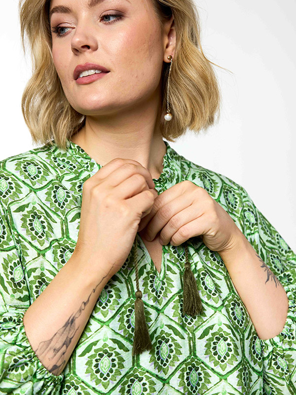 GUNA - Plus Size Kjole fra Gozzip