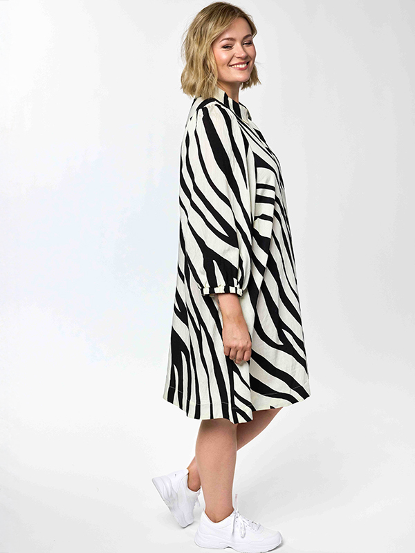 GWILMA - Plus Size Kjole fra Gozzip