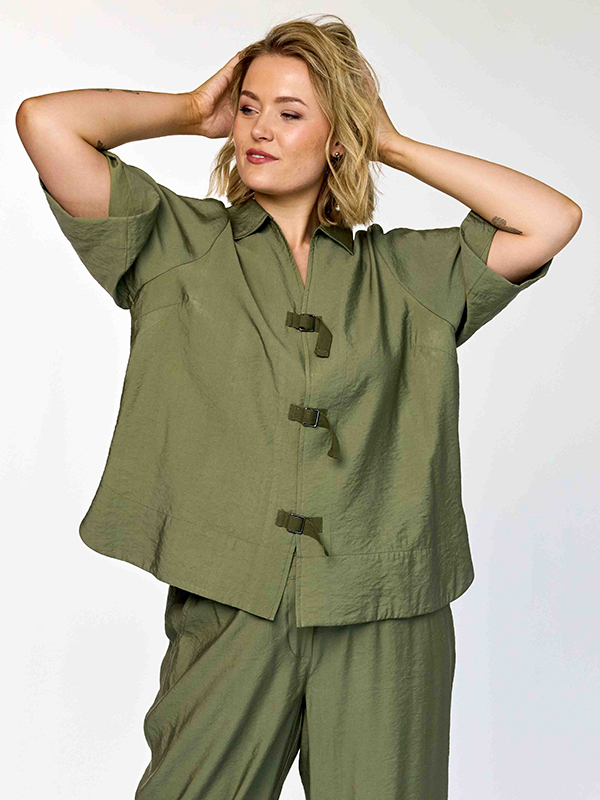 GYRSA - Plus Size Bluse fra Gozzip
