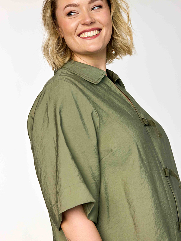 GYRSA - Plus Size Bluse fra Gozzip