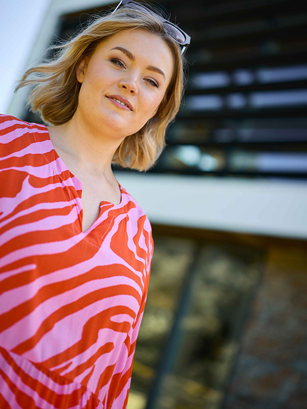 GLEA - Plus Size Kjole fra Gozzip