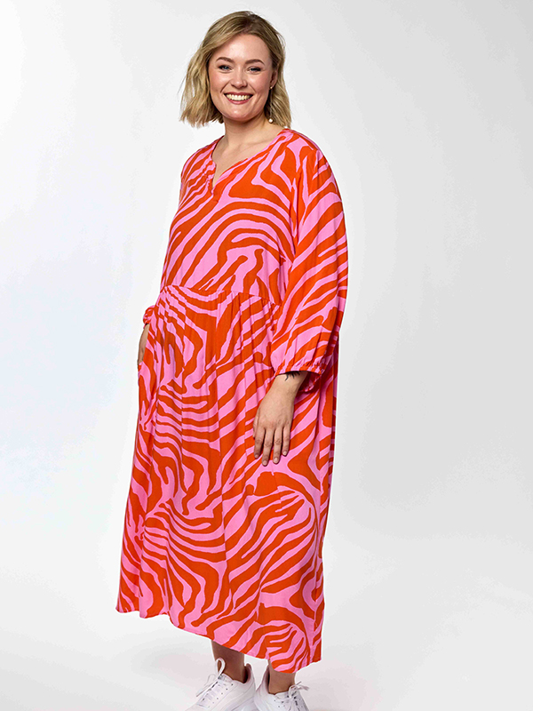 GLEA - Plus Size Kjole fra Gozzip