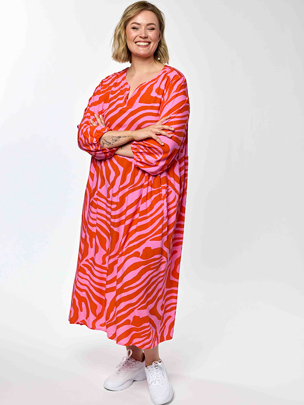 GLEA - Plus Size Kjole fra Gozzip