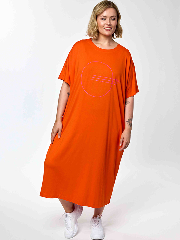 GLIS - Plus Size Kjole fra Gozzip