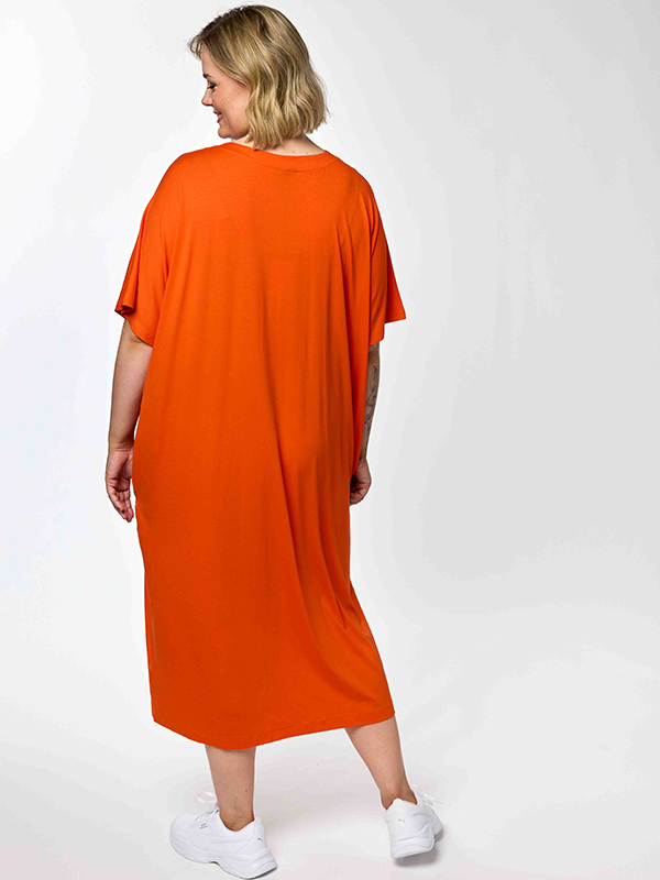 GLIS - Plus Size Kjole fra Gozzip