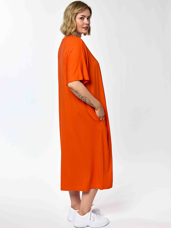 GLIS - Plus Size Kjole fra Gozzip