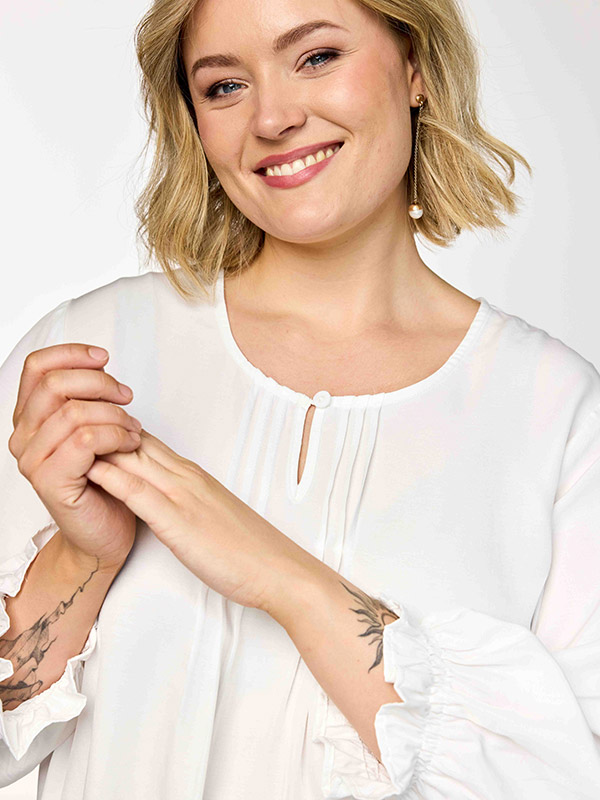 GIBEN - Plus Size Bluse fra Gozzip