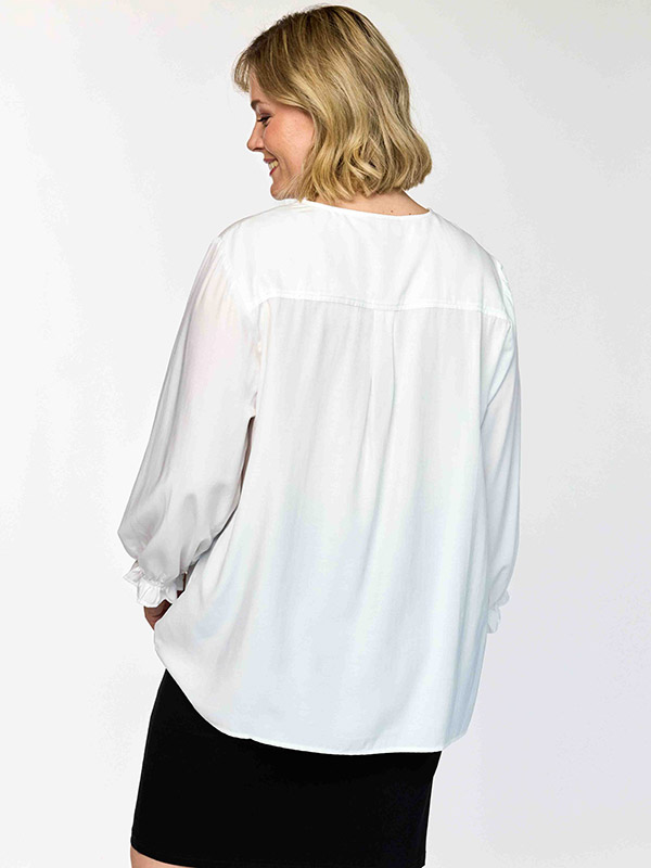 GIBEN - Plus Size Bluse fra Gozzip