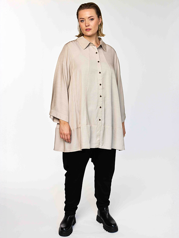 GRUNA - Plus Size Skjorte fra Gozzip Black