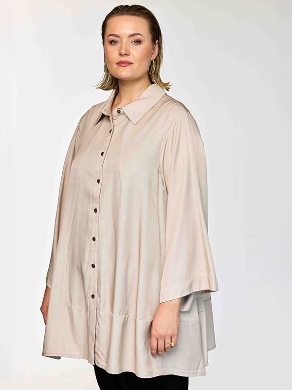 GRUNA - Plus Size Skjorte fra Gozzip Black