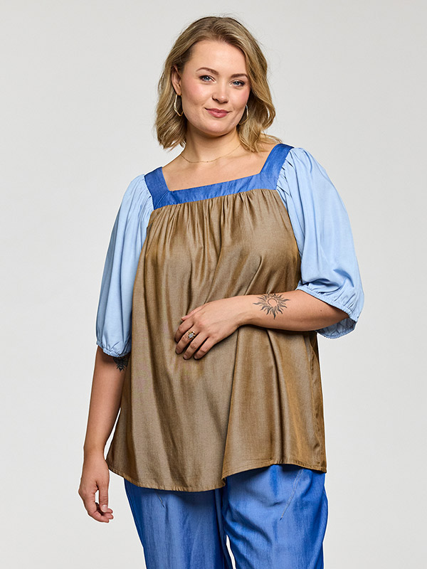 GLANA - Plus Size Bluse fra Gozzip