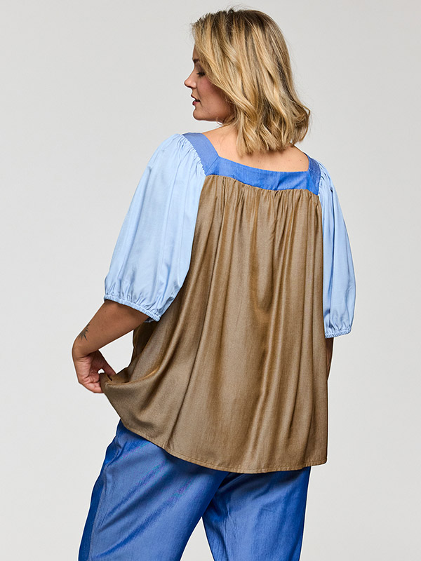 GLANA - Plus Size Bluse fra Gozzip