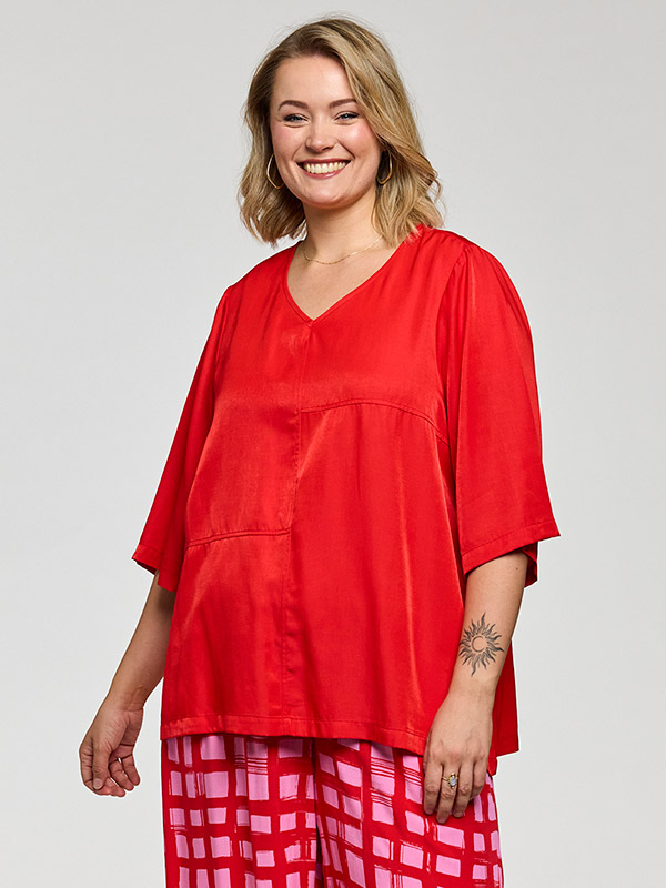 GKYRA - Plus Size Bluse fra Gozzip