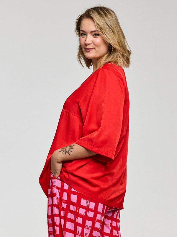 GKYRA - Plus Size Bluse fra Gozzip