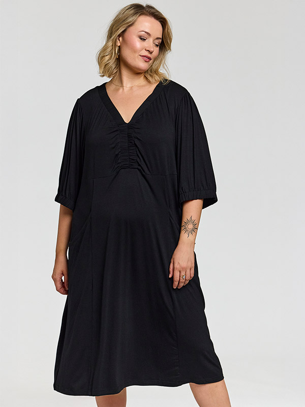 GKEIRA - Plus Size Kjole fra Gozzip