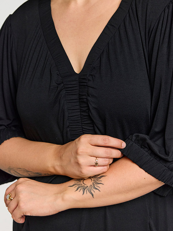 GKEIRA - Plus Size Kjole fra Gozzip