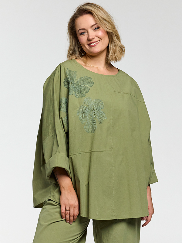 GKAIA - Plus Size Bluse fra Gozzip