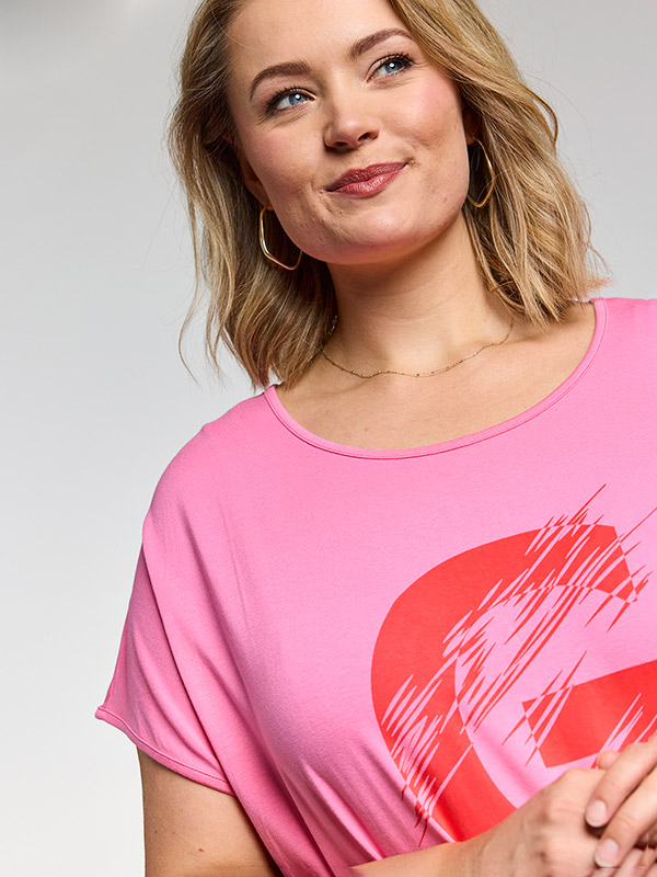 GGITTE - Plus Size T-skjorte fra Gozzip