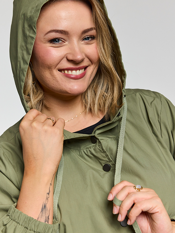 GLISS - Plus Size Jakke fra Gozzip