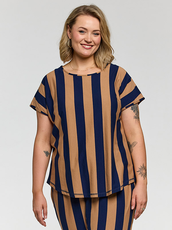 GGITTE - Plus Size T-skjorte fra Gozzip