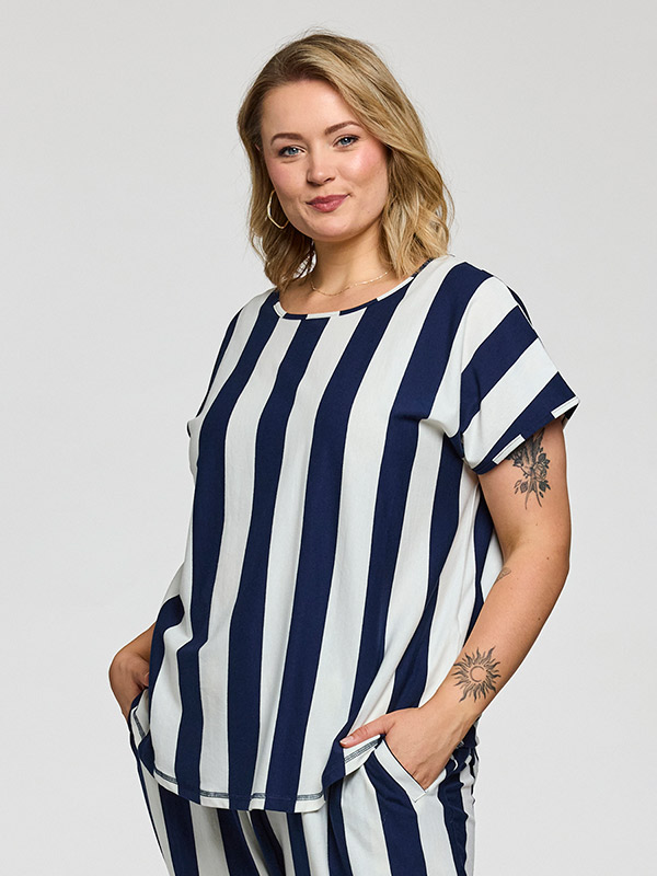 GGITTE - Plus Size T-skjorte fra Gozzip
