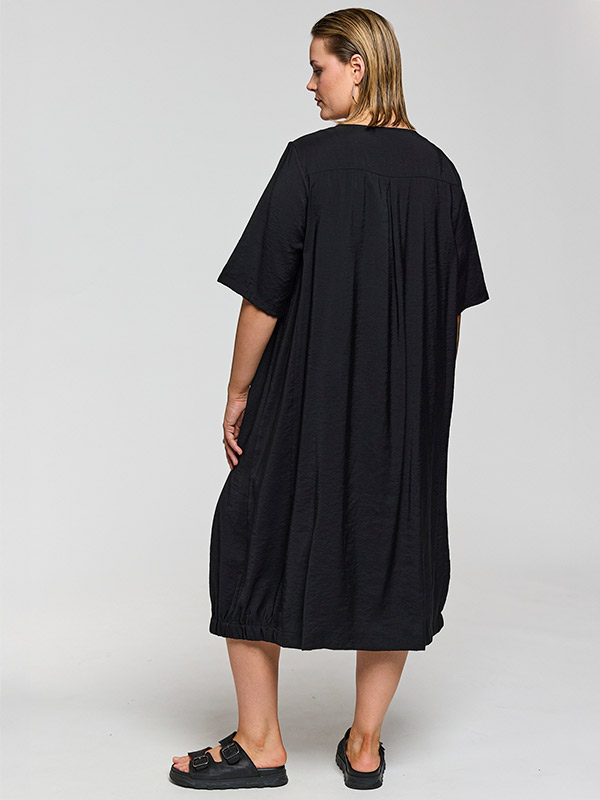 GHAZEL - Plus Size Kjole fra Gozzip Black