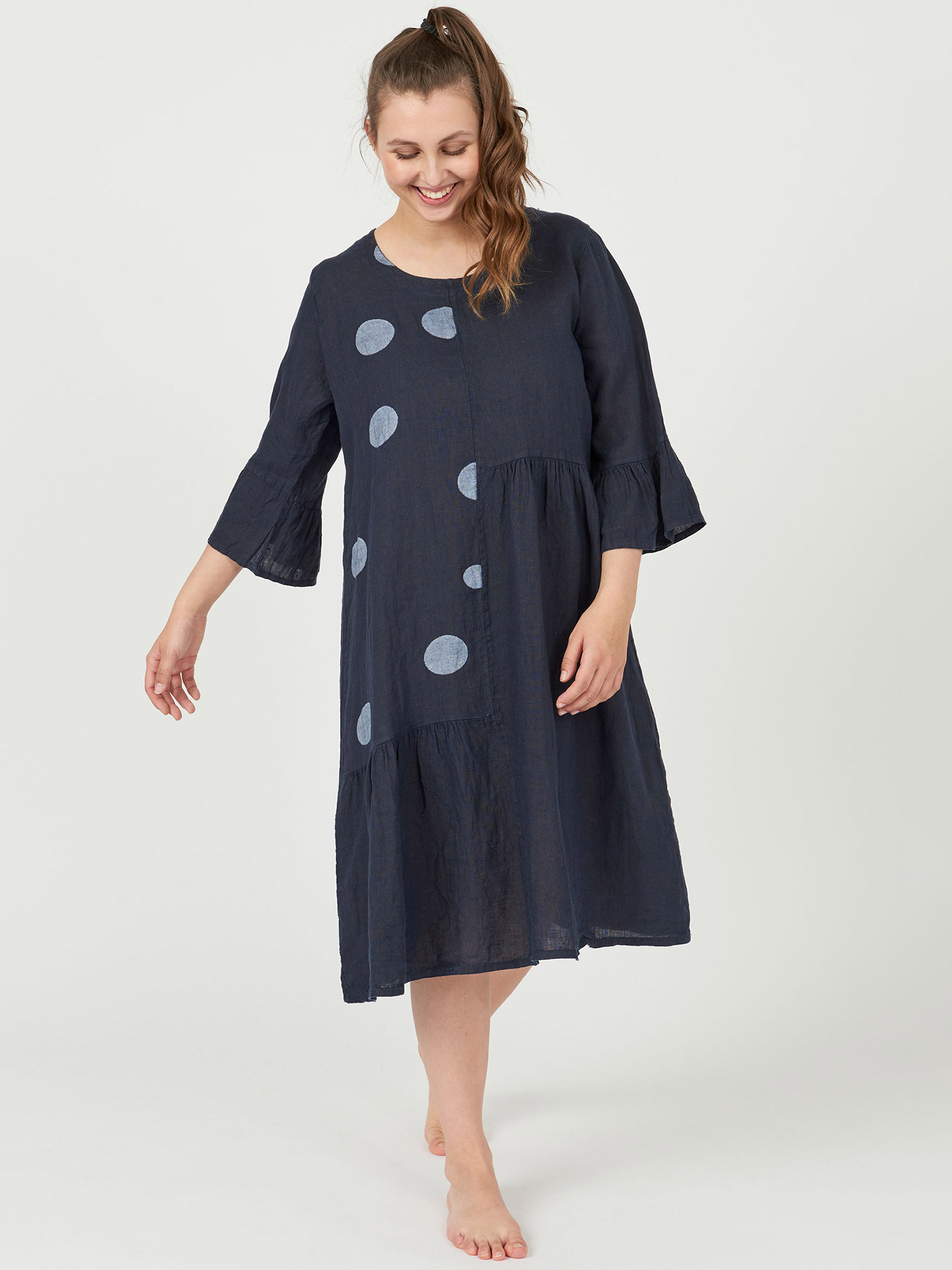Laetitia - Mørkeblå lin kjole med prikker fra Pont Neuf