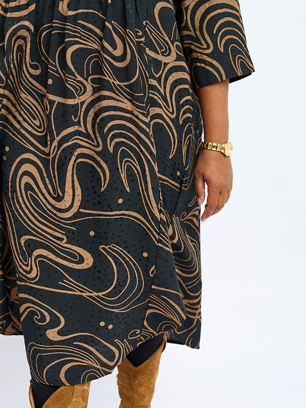CARINE - Plus Size Kjole fra Pont Neuf