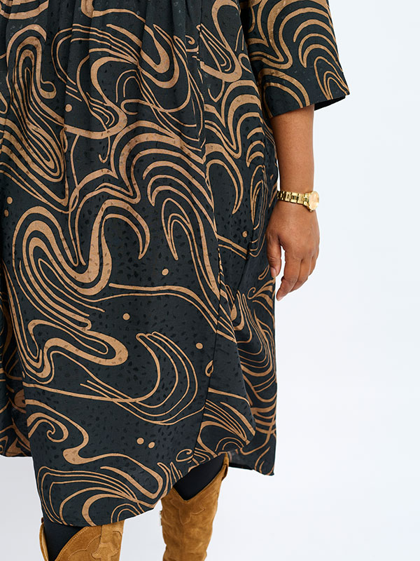 CARINE - Plus Size Kjole fra Pont Neuf