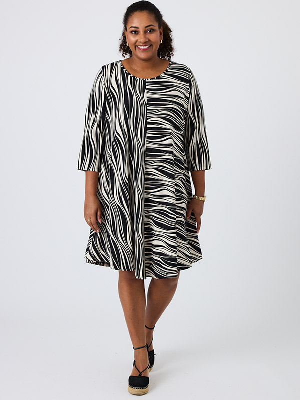 SATINA TEA - Plus Size Kjole fra Pont Neuf