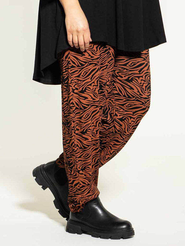 VIBEN - Mønstrete bukser med stretch fra Studio