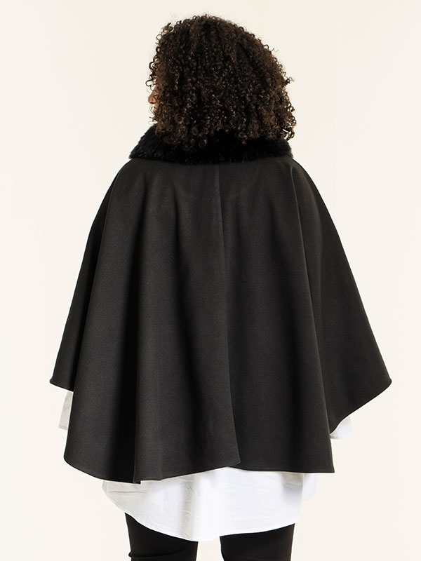 CARLI - Plus Size Poncho fra Studio