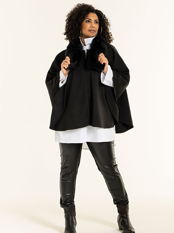 CARLI - Plus Size Poncho fra Studio