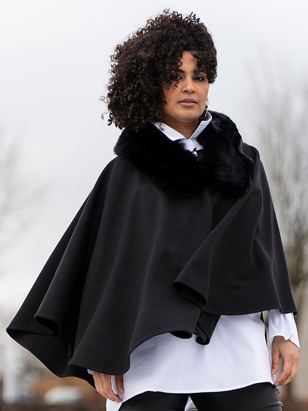 CARLI - Plus Size Poncho fra Studio